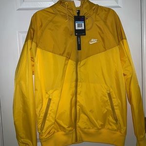 Nike Loose Fit Windbreaker- M